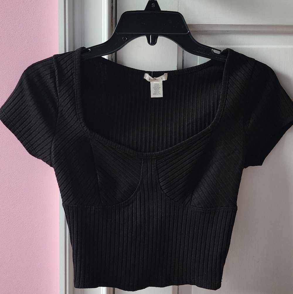 Bozzolo Black Ribbed Short Sleeve Scoop Bust Top